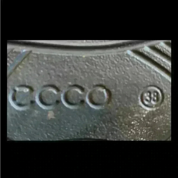 ECCO BUTTON STRAP BLACK LEATHER SLIP ONS HEELS PUMPS SHOES WOMENS SZ  7.5 EU 38 - Picture 5 of 5